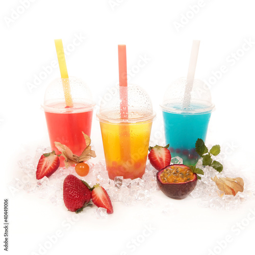 Foto: Bubble Tea fruchtig bunt mit Früchten und Eis Bubble Tea fruchtig bunt mit Früchten und Eis