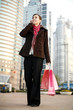 Foto: Woman talking on the handphone. Woman talking on the handphone.