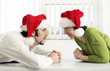 Foto: Businessman and businesswoman wearing christmas hat. Businessman and businesswoman wearing christmas hat.