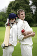Foto: Man and woman holding a cricket bat and a cricket ball Man and woman holding a cricket bat and a cricket ball
