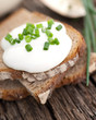 Brot mit Quark und Schnittlauch Brot mit Quark und Schnittlauch