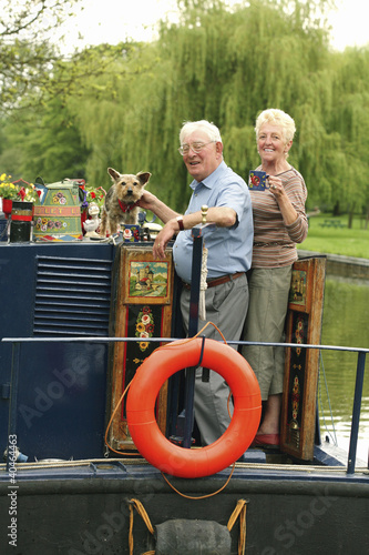 Foto: Senior couple and their dog posing on the houseboat Senior couple and their dog posing on the houseboat