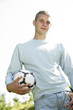Foto: Young man holding ball Young man holding ball