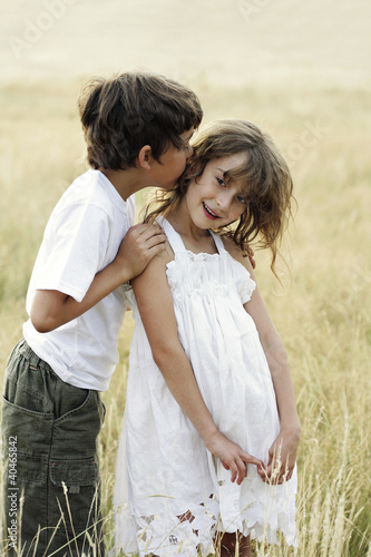 Foto: Boy kissing girl Boy kissing girl