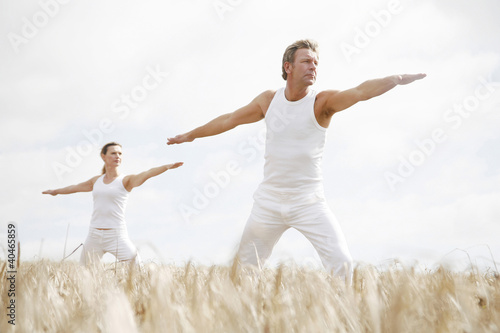 Foto: Couple practicing yoga Couple practicing yoga