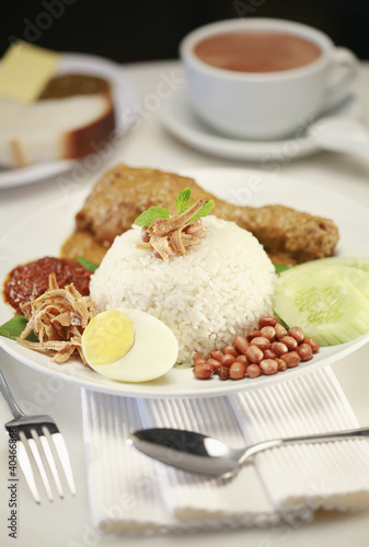 Foto: Nasi lemak with chicken rendang Nasi lemak with chicken rendang