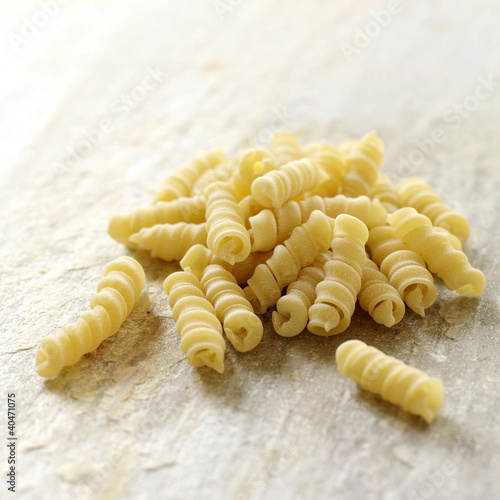 Foto: Close up of some fusilli corn pasta Close up of some fusilli corn pasta