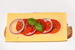 Käsebrot mit Tomate und Zwiebel
