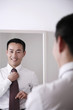 Foto: Businessman adjusting his necktie Businessman adjusting his necktie