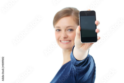 Photo: スマートフォンを見せる女性 スマートフォンを見せる女性