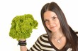 femme mangeant salade