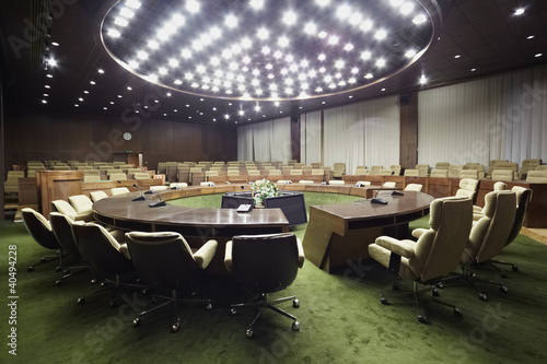 Foto: Round table with armchairs in the auditorium. Round table with armchairs in the auditorium.
