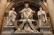 Statues de saints à la basilique Saint-Pierre - Rome - Italie