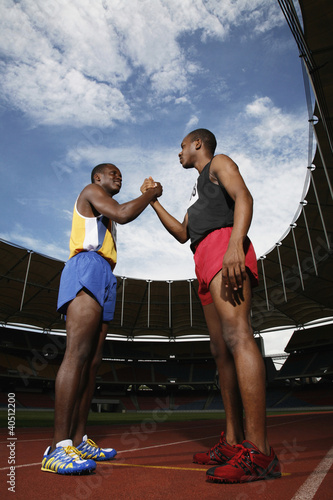 Foto: Men shaking hands on running track Men shaking hands on running track