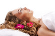 Foto: Beautiful young woman relaxed, in the spa salon Beautiful young woman relaxed, in the spa salon