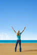 Blonde Frau am Meer
