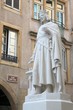Place Saint Louis - Statue et panneau
