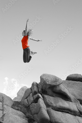 Photo: Frau mit rotem T-Shirt Frau mit rotem T-Shirt