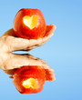 Foto: Apfel mit Herz Apfel mit Herz