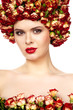 A fényképek részletei Beautiful girl with hairstyle of rose flowers