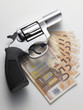Euro e revolver