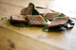 Bottarda di Muggine su foglie Bottarda di Muggine su foglie