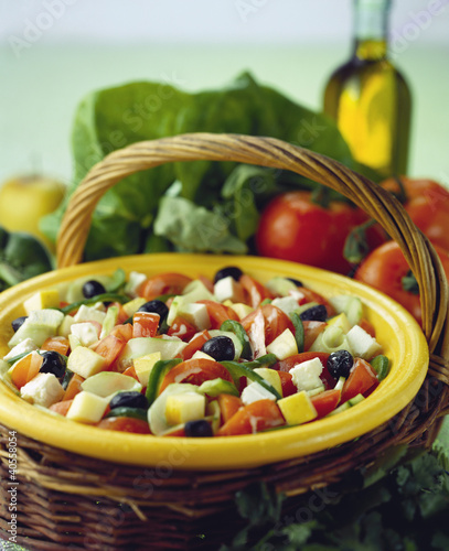 Foto: Mixed salad with cucumber, tomatoes, olives and feta Mixed salad with cucumber, tomatoes, olives and feta