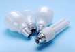 lampadine su sfondo celeste