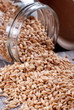 farro in barattolo di vetro