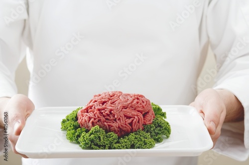 Foto: Mince with parsley on a platter Mince with parsley on a platter