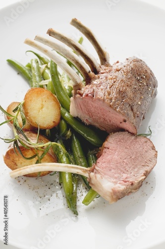 Foto: Rack of lamb with green beans and roast potatoes Rack of lamb with green beans and roast potatoes