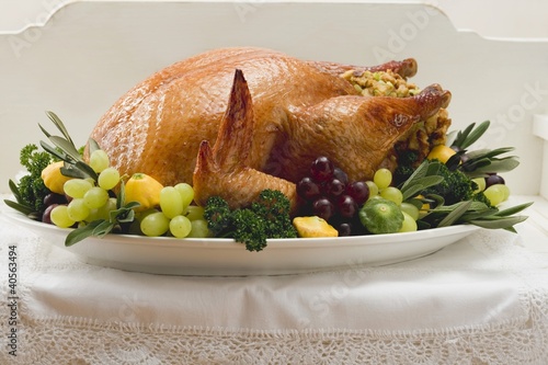 Foto: Stuffed turkey with herbs, grapes and patty pan squashes Stuffed turkey with herbs, grapes and patty pan squashes