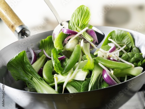 Foto: Green vegetables in wok Green vegetables in wok