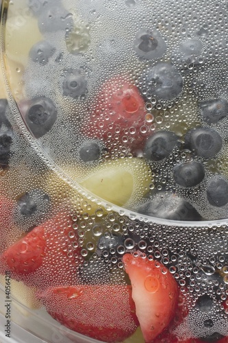 Photo: Fruit salad in plastic container (close-up) Fruit salad in plastic container (close-up)