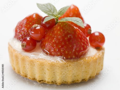 Photo: Individual strawberry and redcurrant flan with mint leaves Individual strawberry and redcurrant flan with mint leaves