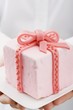 Foto: Hands holding cake with marzipan ribbon Hands holding cake with marzipan ribbon