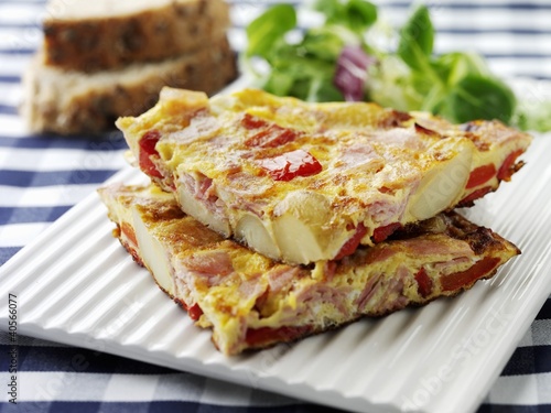 Foto: Ham and vegetable omelette Ham and vegetable omelette