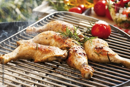 Photo: Barbecued chicken legs with rosemary and tomato Barbecued chicken legs with rosemary and tomato