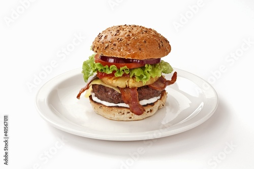 Foto: Hawaiian burger with pineapple and bacon Hawaiian burger with pineapple and bacon