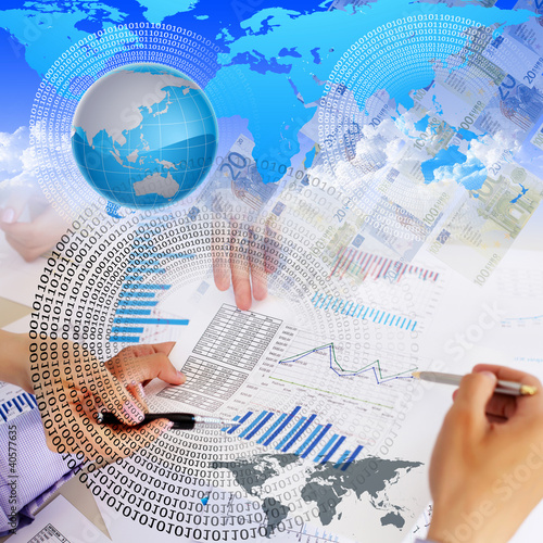 Foto: Financial and business charts and graphs Financial and business charts and graphs
