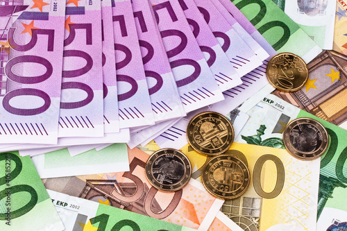 Photo: Viele Euro Geldscheine Viele Euro Geldscheine