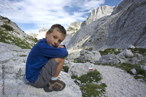 Foto: Little boy in the mountain Little boy in the mountain