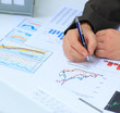 Foto: Businessman analyzing investment charts at his workplace Businessman analyzing investment charts at his workplace