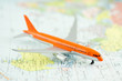 avion jet sur carte du monde
