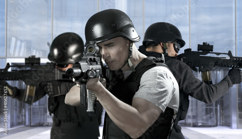 Photo: Police against terrorism, two soldiers at a business building Police against terrorism, two soldiers at a business building