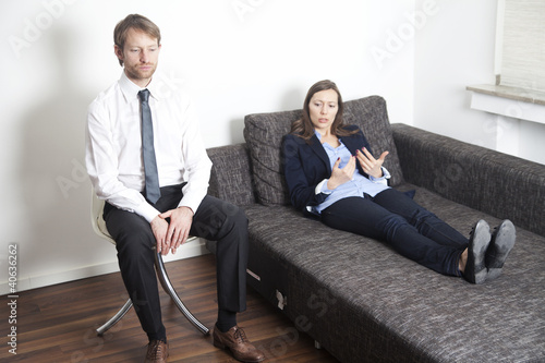 Foto: Frau bei Psychoanalyse Frau bei Psychoanalyse