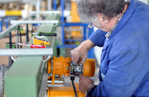 Foto: Maschinenbau - älterer Arbeitnehmer// engineering Maschinenbau - älterer Arbeitnehmer// engineering