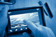 A fényképek részletei picture on tablet-pc blue toned