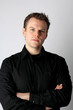 junger ernster Mann junger ernster Mann