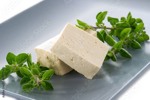 Foto: tofu cheese on dish tofu cheese on dish